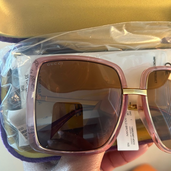 NWT Gucci sunglasses. Comes with case and lens cloth - Picture 5 of 9